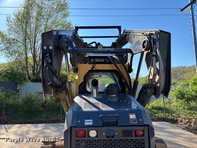 image for item EM8604 2022 John Deere 333G skid steer loader