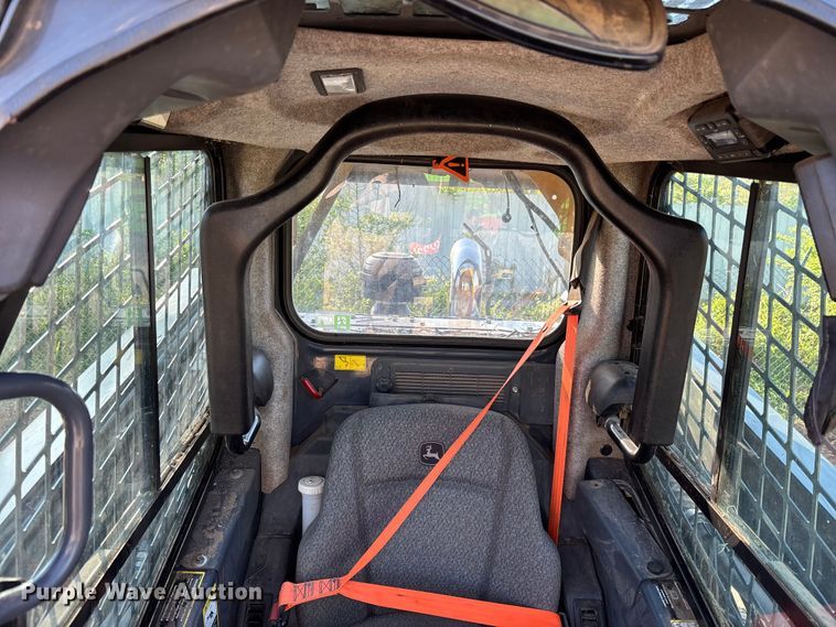 image for item EM8604 2022 John Deere 333G skid steer loader