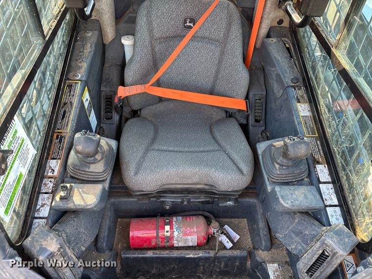 image for item EM8604 2022 John Deere 333G skid steer loader