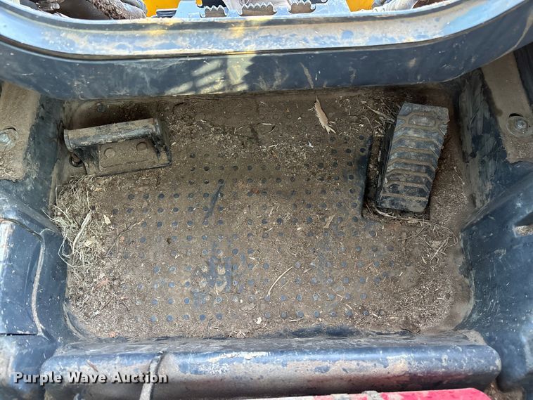 image for item EM8604 2022 John Deere 333G skid steer loader