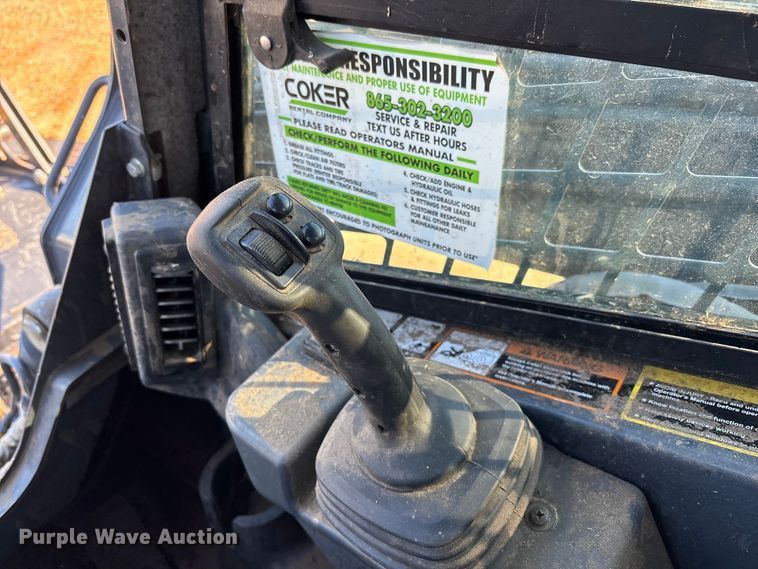 image for item EM8604 2022 John Deere 333G skid steer loader