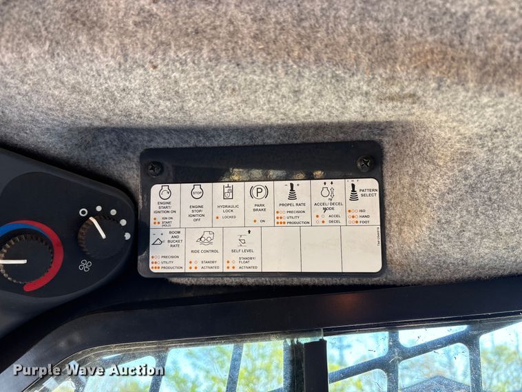 image for item EM8604 2022 John Deere 333G skid steer loader