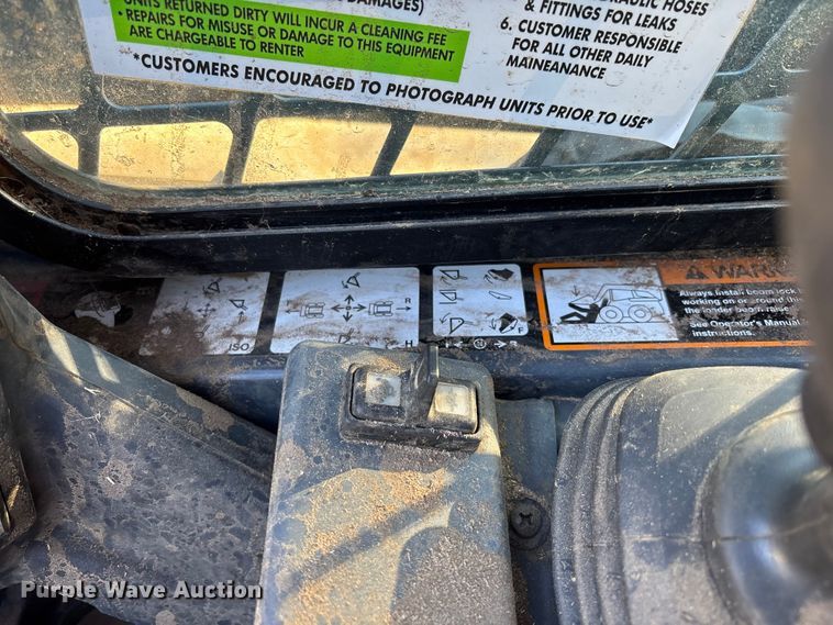 image for item EM8604 2022 John Deere 333G skid steer loader