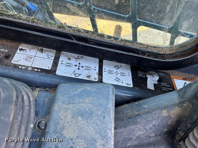 image for item EM8604 2022 John Deere 333G skid steer loader