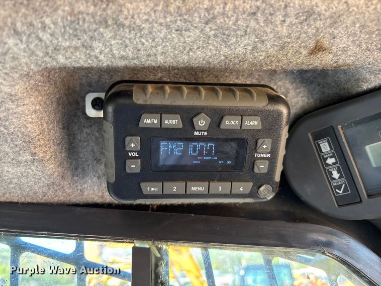 image for item EM8604 2022 John Deere 333G skid steer loader