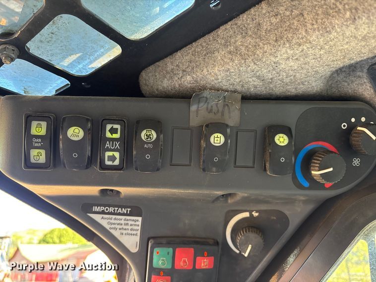 image for item EM8604 2022 John Deere 333G skid steer loader