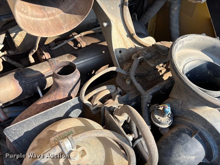 image for item EM8604 2022 John Deere 333G skid steer loader