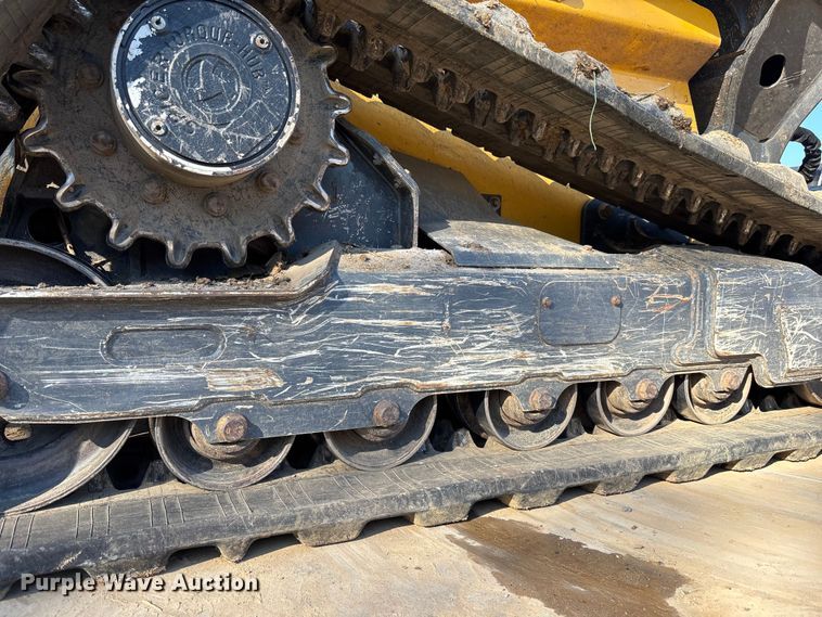 image for item EM8604 2022 John Deere 333G skid steer loader