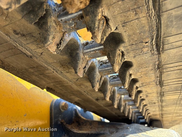 image for item EM8604 2022 John Deere 333G skid steer loader