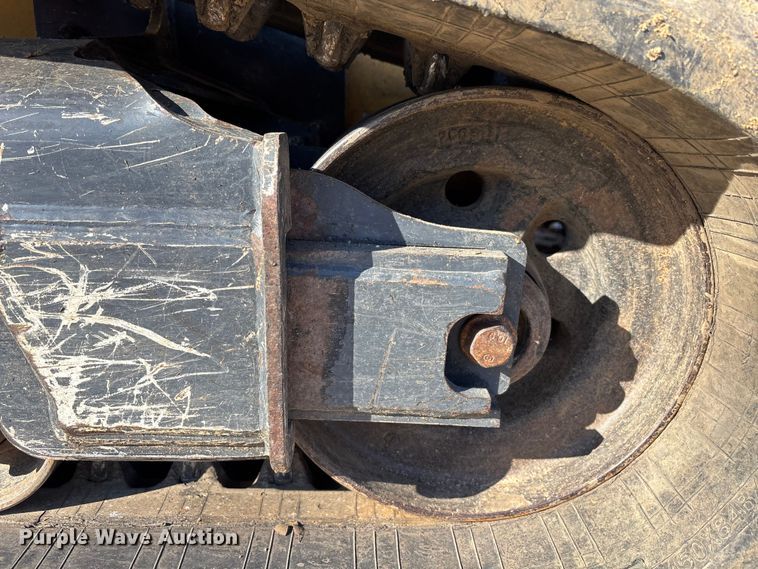 image for item EM8604 2022 John Deere 333G skid steer loader