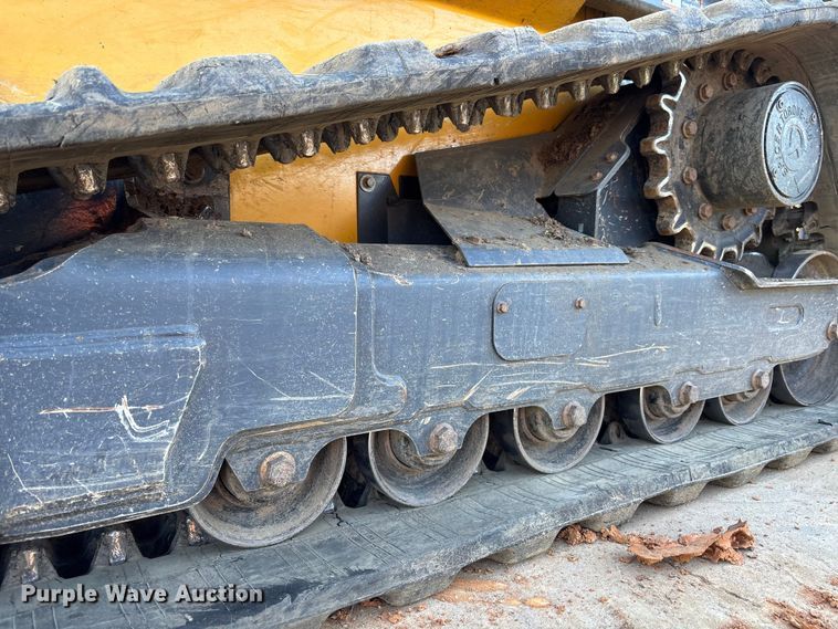 image for item EM8604 2022 John Deere 333G skid steer loader