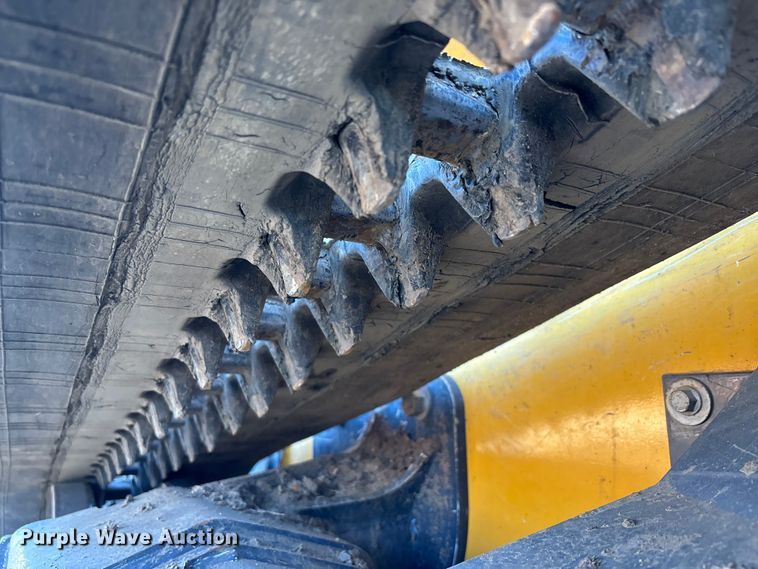 image for item EM8604 2022 John Deere 333G skid steer loader