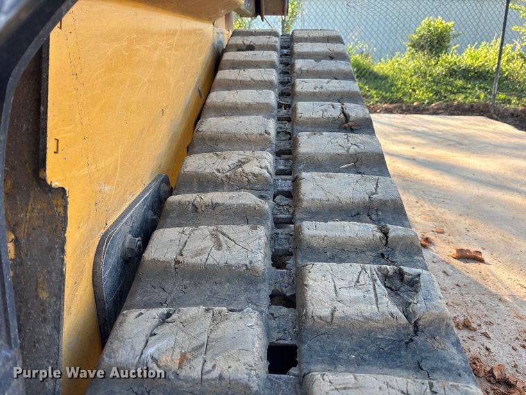 image for item EM8604 2022 John Deere 333G skid steer loader