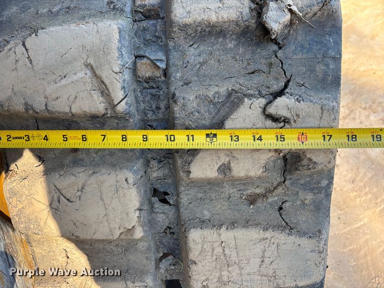 image for item EM8604 2022 John Deere 333G skid steer loader