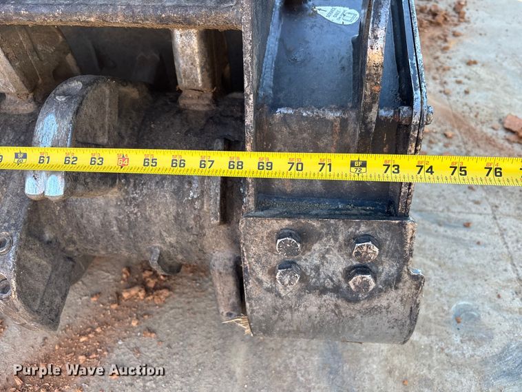 image for item EM8604 2022 John Deere 333G skid steer loader