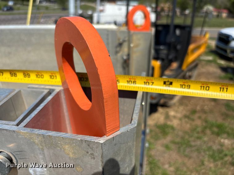 image for item EM8606 Mighty-Lite trench box