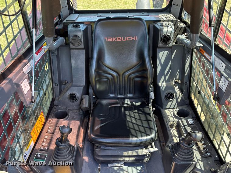 image for item EO4241 2019 Takeuchi TL12V2 tracked skid steer loader