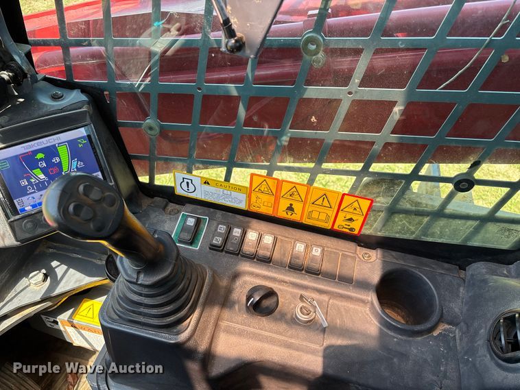 image for item EO4241 2019 Takeuchi TL12V2 tracked skid steer loader