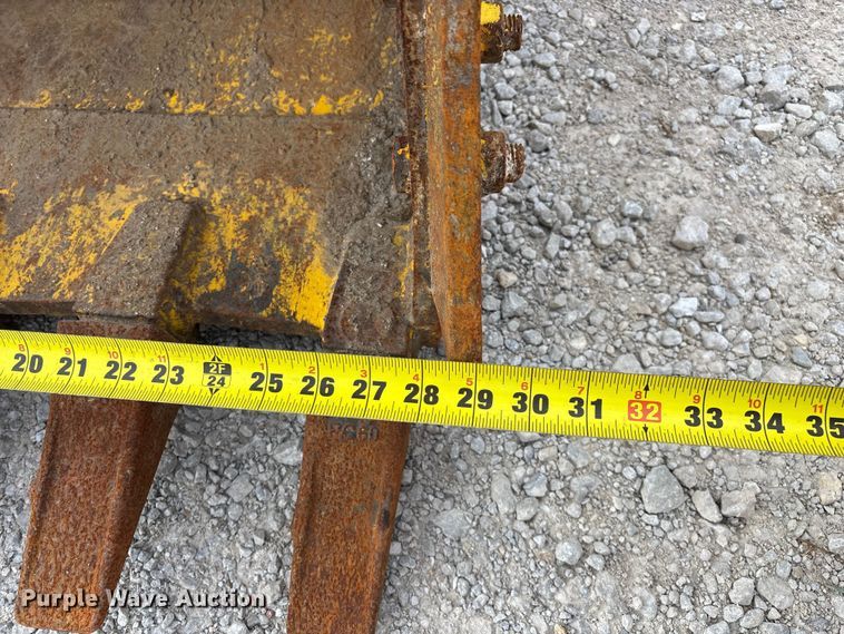 image for item EO4245 Komatsu PC70-8 mini excavator