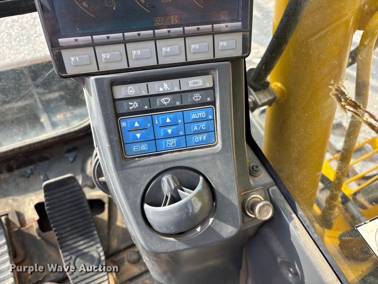 image for item EO4245 Komatsu PC70-8 mini excavator