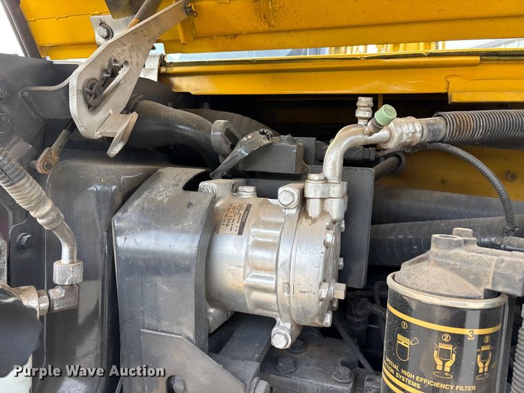 image for item EO4245 Komatsu PC70-8 mini excavator