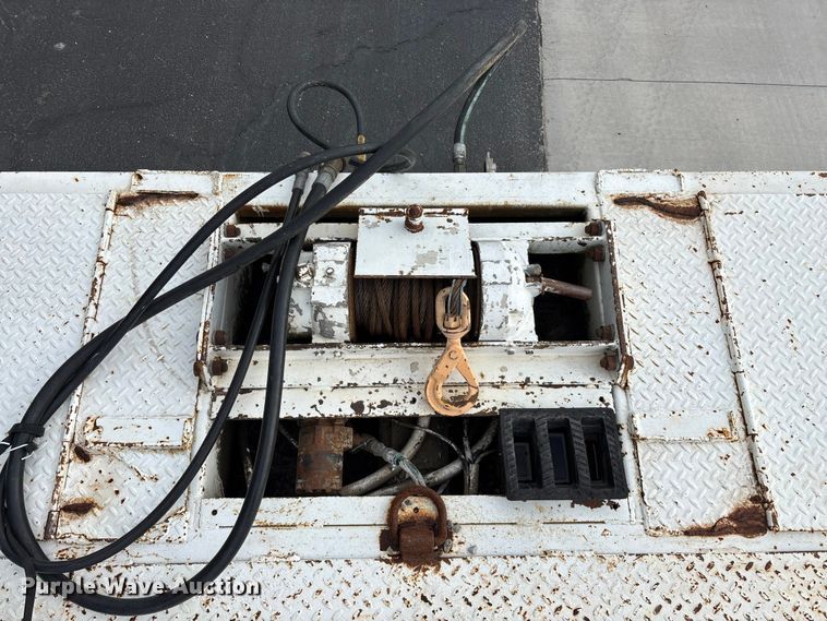 image for item EO4246 1991 Trail King TK70HT-462 drop deck equipment trailer