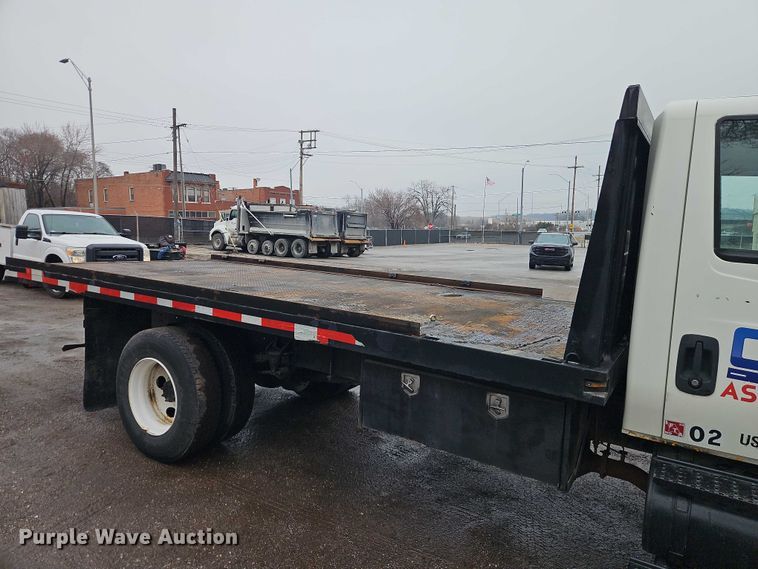 image for item EO7065 2009 International 4300 flatbed truck
