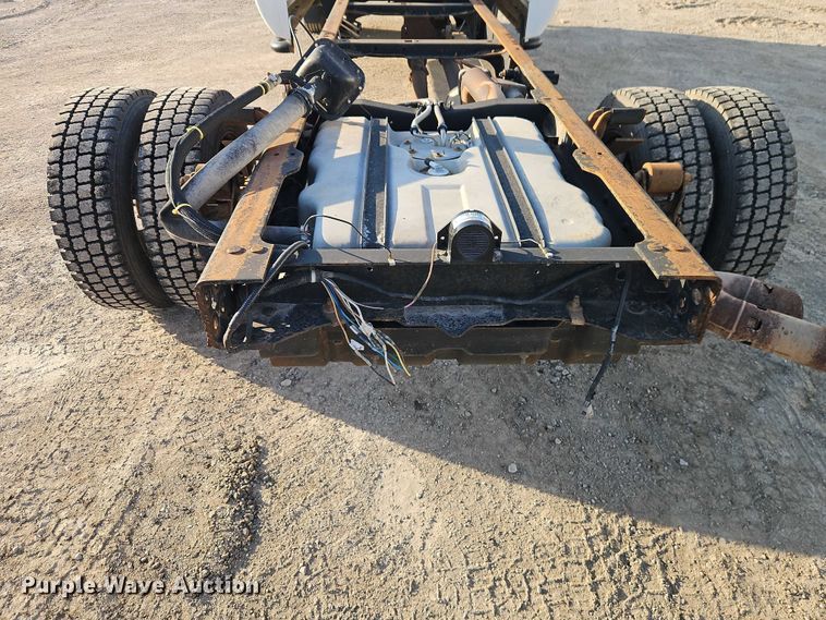 image for item EO7125 2008 Ford F450 Super Duty XL Crew Cab truck cab and chassis