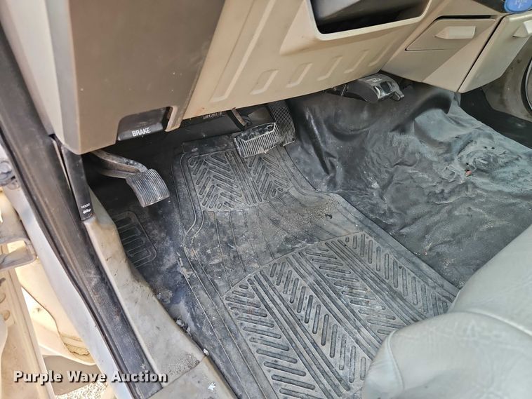 image for item EO7125 2008 Ford F450 Super Duty XL Crew Cab truck cab and chassis