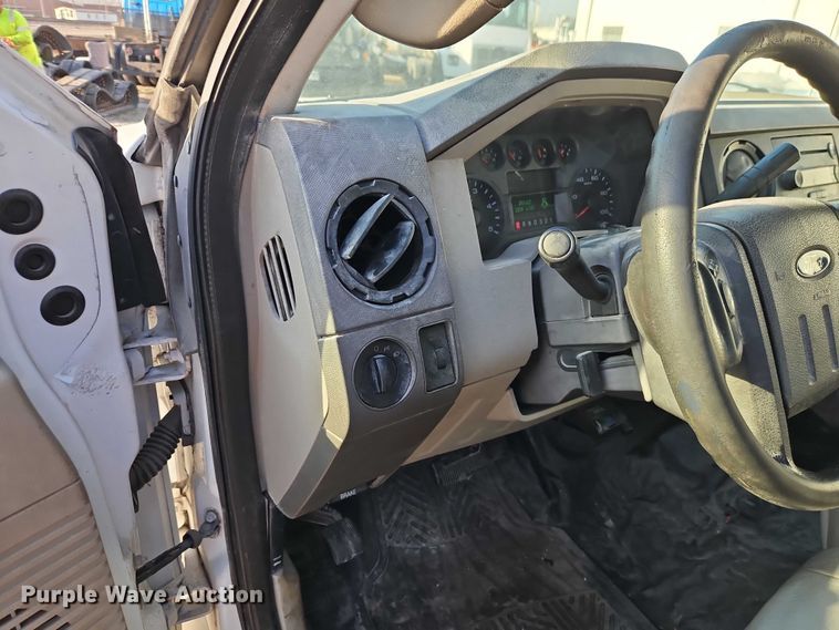 image for item EO7125 2008 Ford F450 Super Duty XL Crew Cab truck cab and chassis
