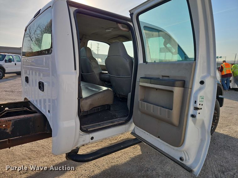 image for item EO7125 2008 Ford F450 Super Duty XL Crew Cab truck cab and chassis
