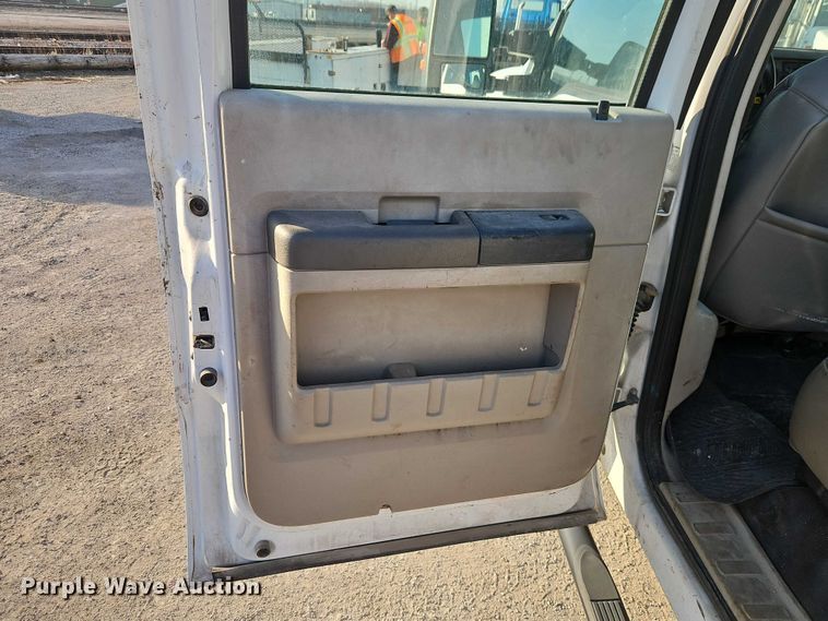 image for item EO7125 2008 Ford F450 Super Duty XL Crew Cab truck cab and chassis