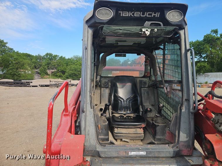 image for item EO7306 2018 Takeuchi TL10V2 tracked skid steer loader