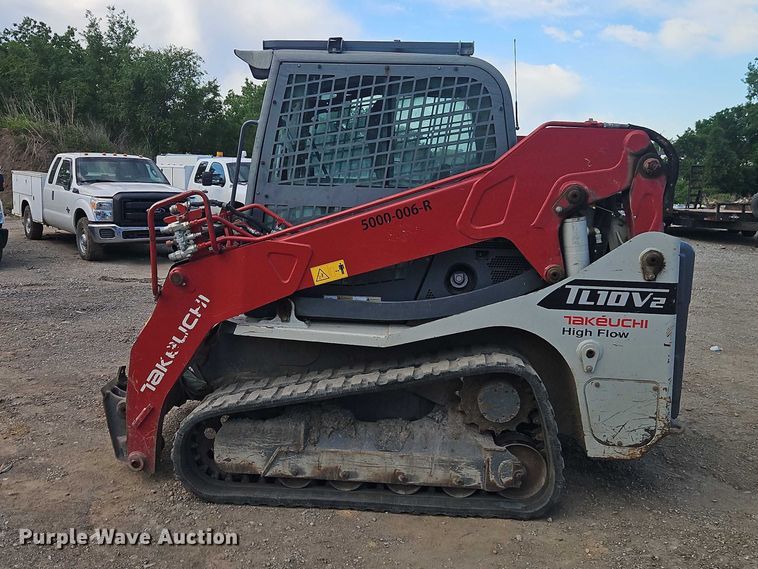 image for item EO7307 2019 Takeuchi TL10V2 tracked skid steer loader