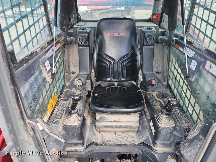 image for item EO7307 2019 Takeuchi TL10V2 tracked skid steer loader