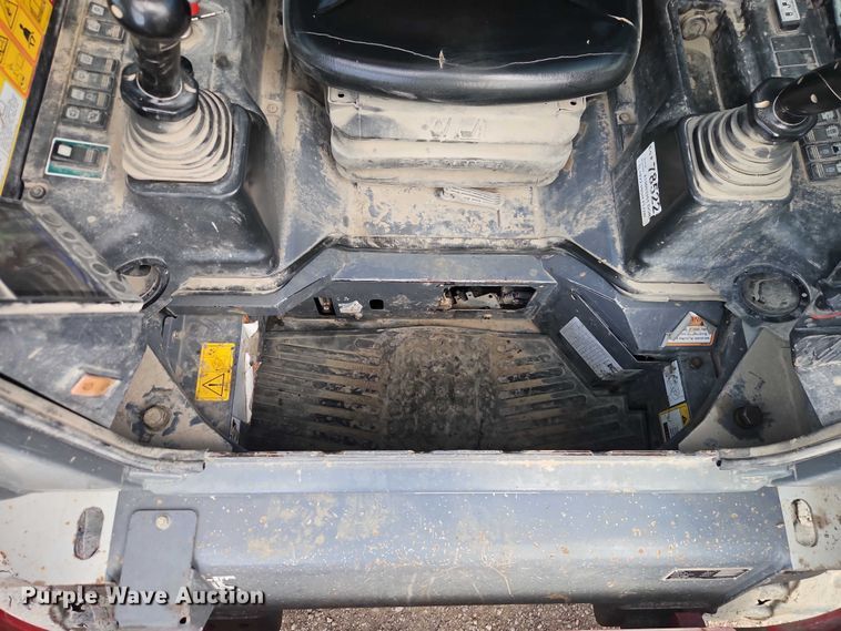 image for item EO7307 2019 Takeuchi TL10V2 tracked skid steer loader