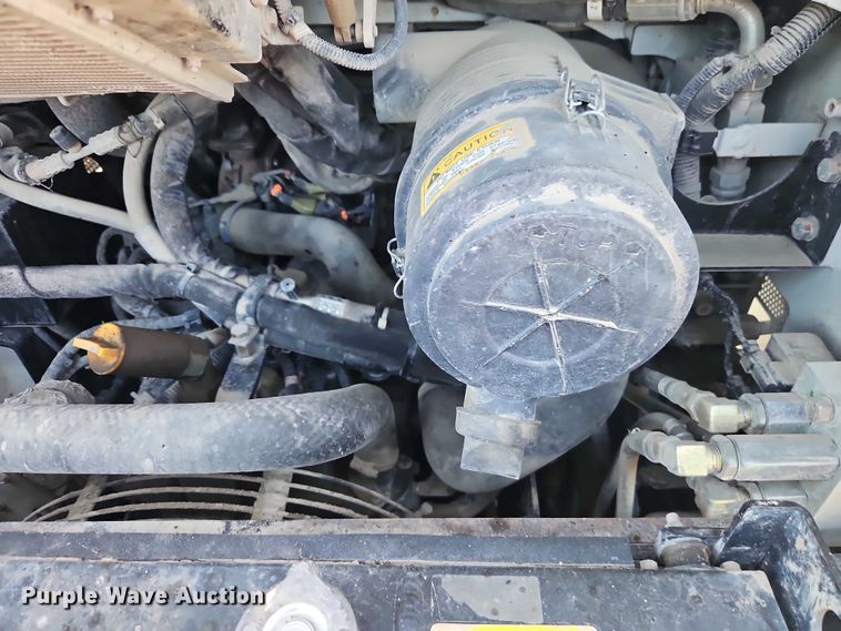 image for item EO7307 2019 Takeuchi TL10V2 tracked skid steer loader