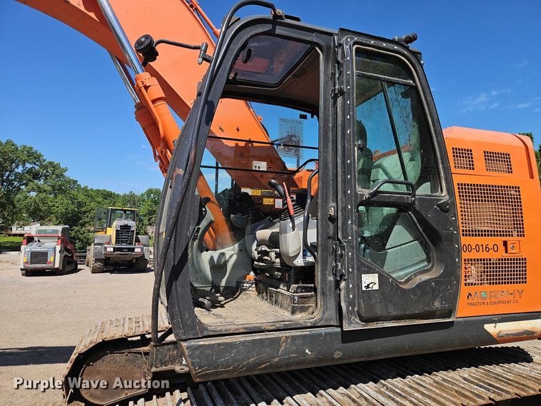 image for item EO7308 Hitachi 245USLC6N Hydraulic Excavators