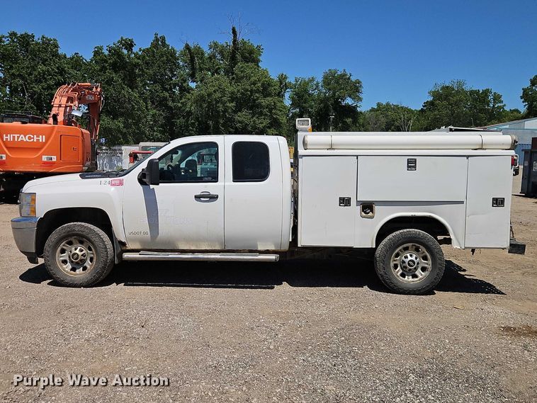 image for item EO7309 2012 Chevrolet Silverado 3500HD Ext. Cab utility bed pickup truck