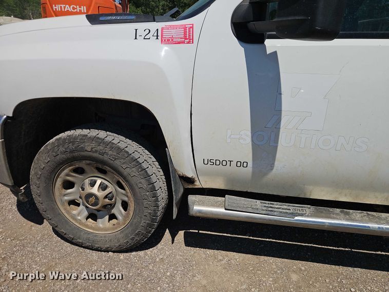 image for item EO7309 2012 Chevrolet Silverado 3500HD Ext. Cab utility bed pickup truck