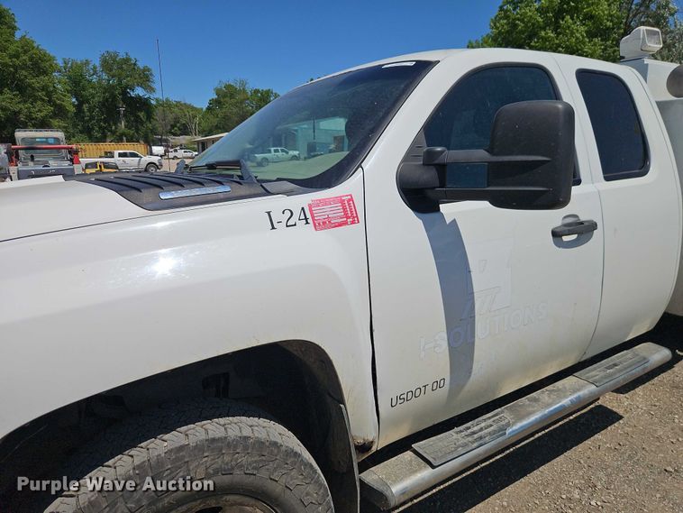 image for item EO7309 2012 Chevrolet Silverado 3500HD Ext. Cab utility bed pickup truck