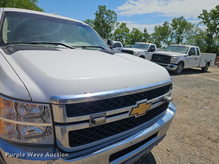 image for item EO7309 2012 Chevrolet Silverado 3500HD Ext. Cab utility bed pickup truck