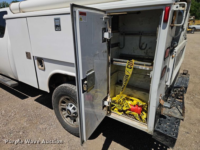 image for item EO7309 2012 Chevrolet Silverado 3500HD Ext. Cab utility bed pickup truck
