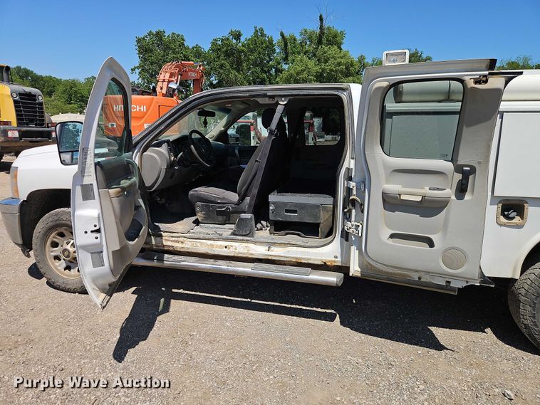 image for item EO7309 2012 Chevrolet Silverado 3500HD Ext. Cab utility bed pickup truck