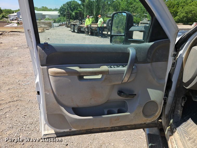 image for item EO7309 2012 Chevrolet Silverado 3500HD Ext. Cab utility bed pickup truck