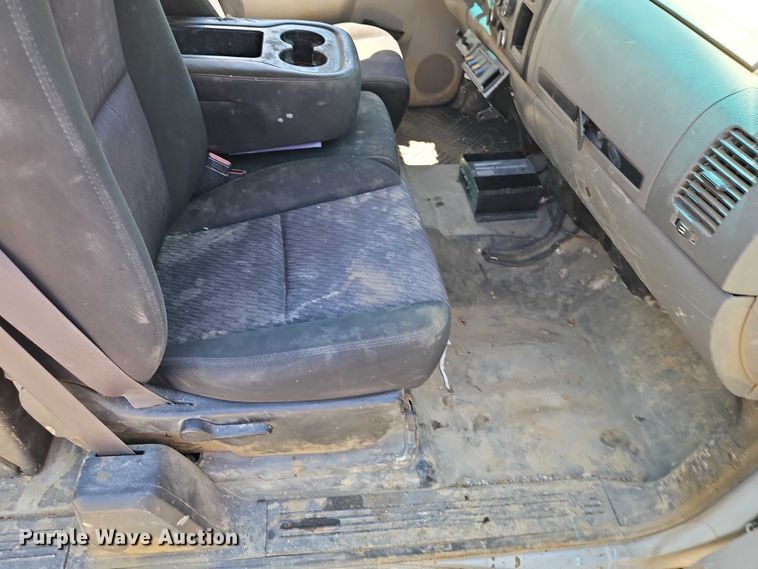 image for item EO7309 2012 Chevrolet Silverado 3500HD Ext. Cab utility bed pickup truck