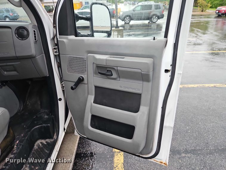 image for item EO7319 2012 Ford E350 utility van