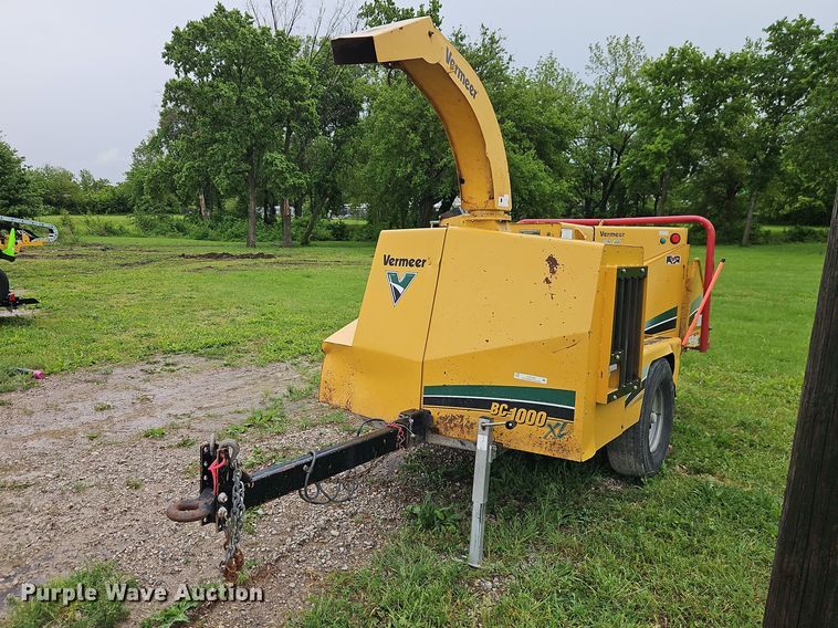 image for item EO7329 2001 Vermeer BC1000XL wood chipper