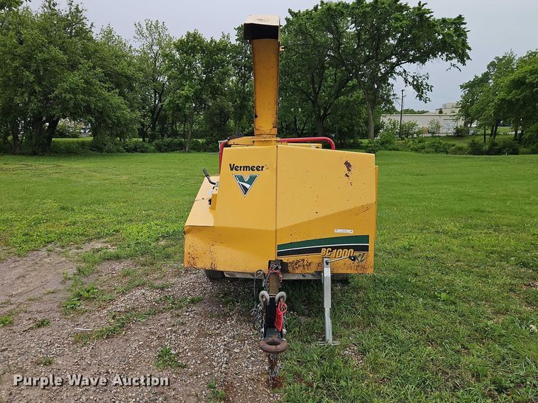image for item EO7329 2001 Vermeer BC1000XL wood chipper