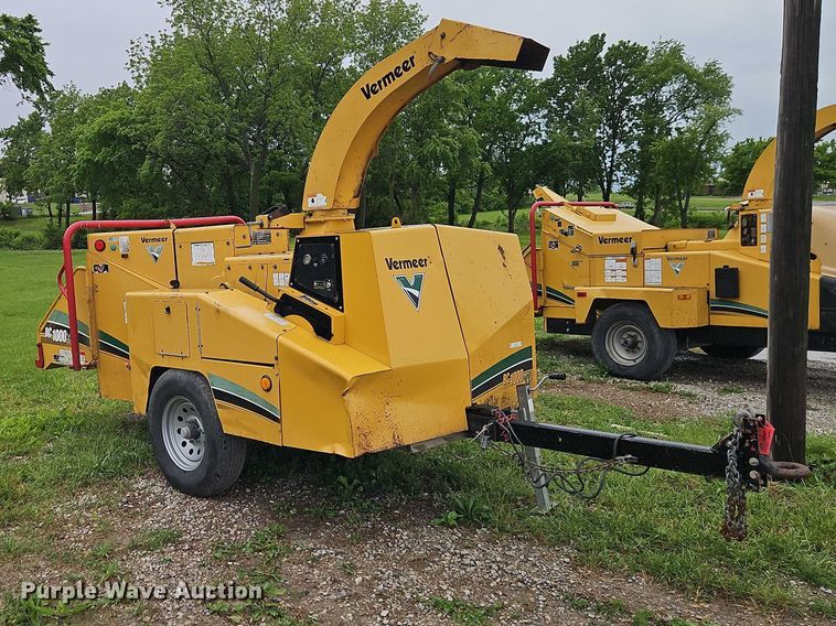 image for item EO7329 2001 Vermeer BC1000XL wood chipper